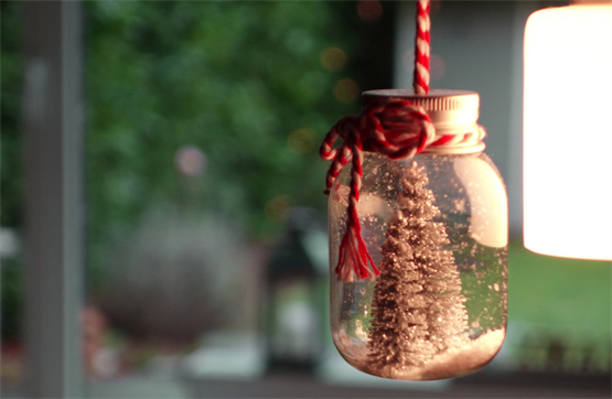 DIY: 11 Ιδέες Χριστουγεννιάτικης Διακόσμησης με Γυάλινες Συσκευασίες