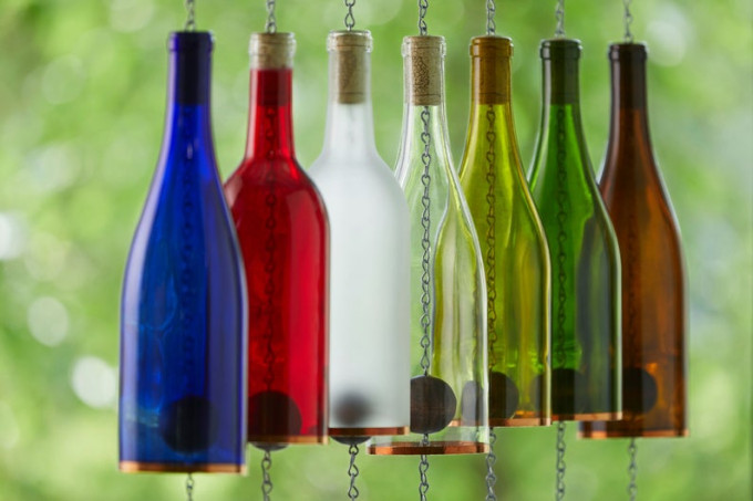DIY Κρεμαστά διακοσμητικά-μελωδοί από γυάλινα μπουκάλια
